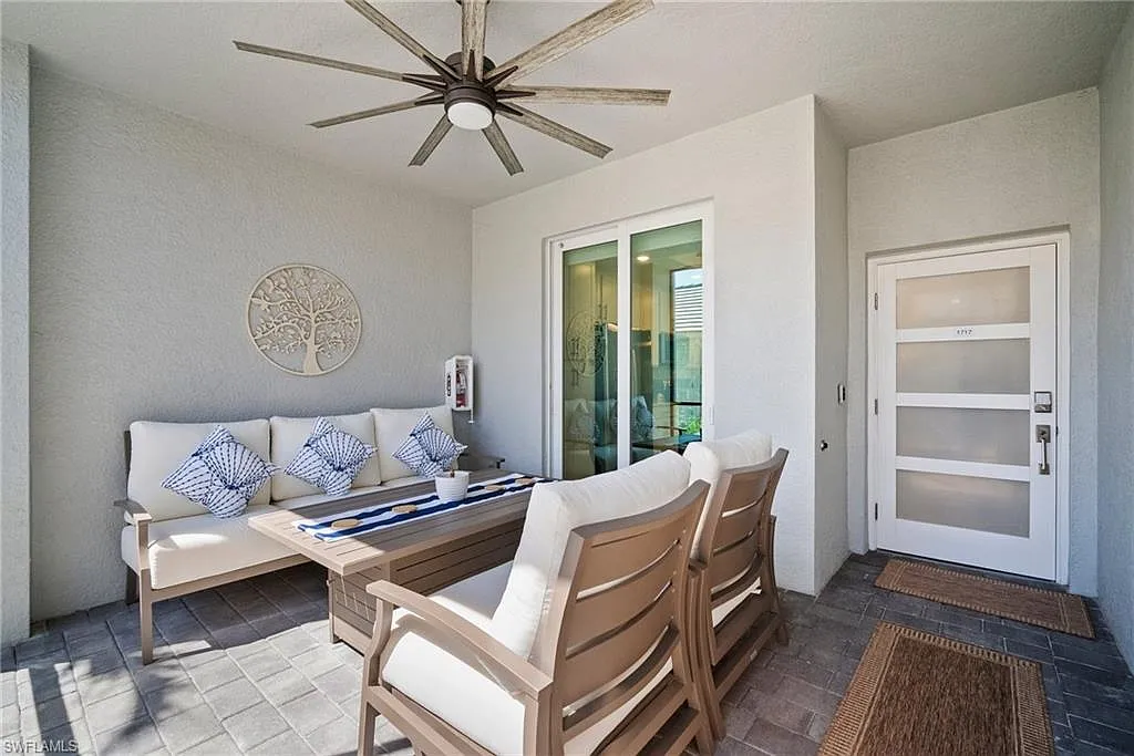 2 bed, 2.0 bath, 1355 sqft, $5,000 — Photo 3