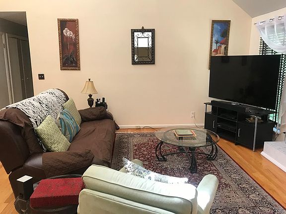 2nd image of 457 Greenwich Dr