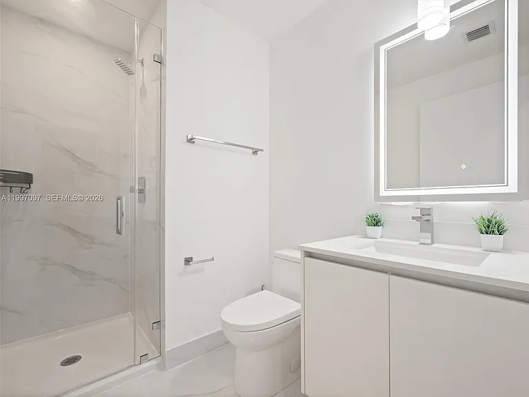 700 NE 24th St #606 — Photo 25