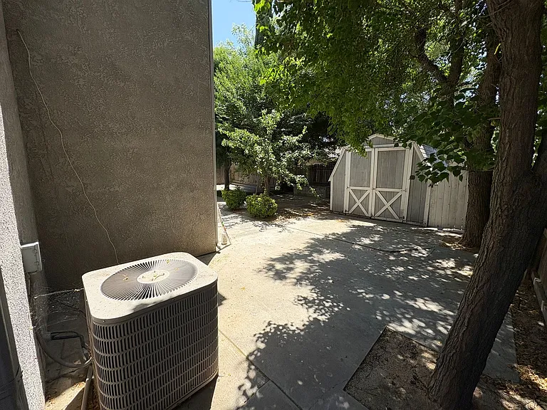 703 W Russell Ave — Photo 41