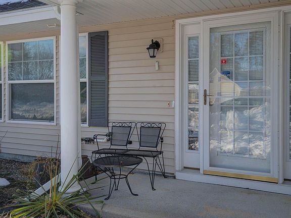 3rd image of 76 Macintosh Ln #76