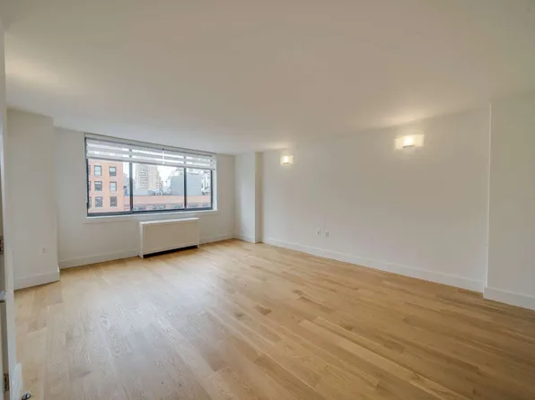 250 West 19th Street image 2 of 9