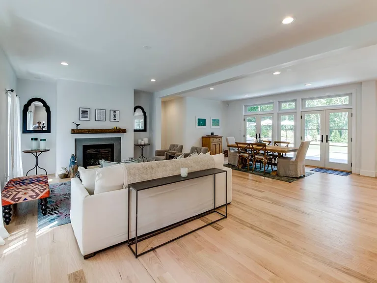 3 Oak Hill Ln — Photo 3