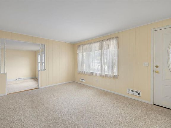 3rd image of 104 Sleepy Hollow Dr