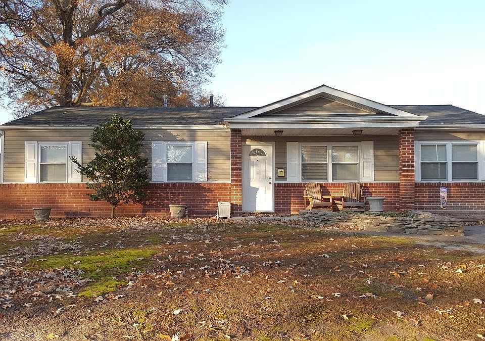 Front with nice porch