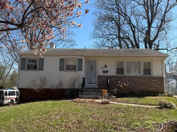 7717 Fisher Dr, Falls Church, VA 22043