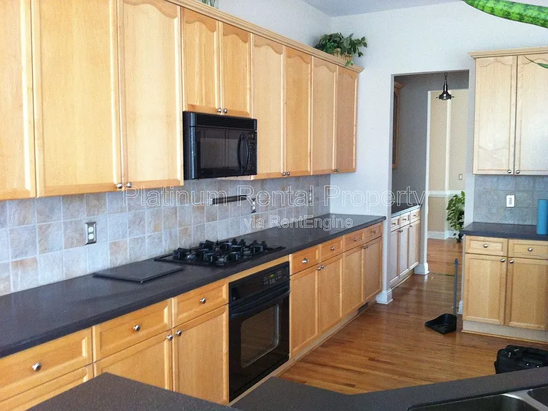 201 Creekway Xing SE — Photo 3