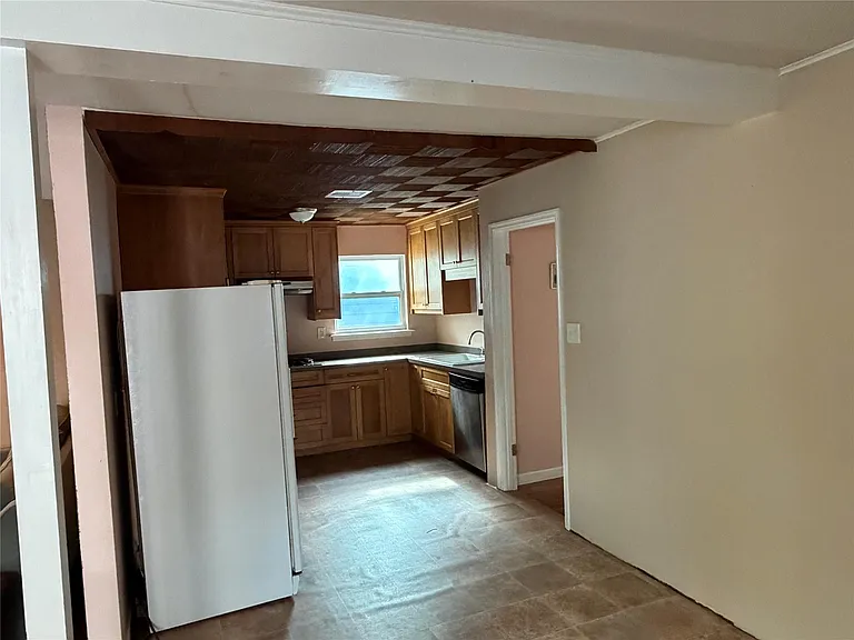 303 Magnusson Ave — Photo 7