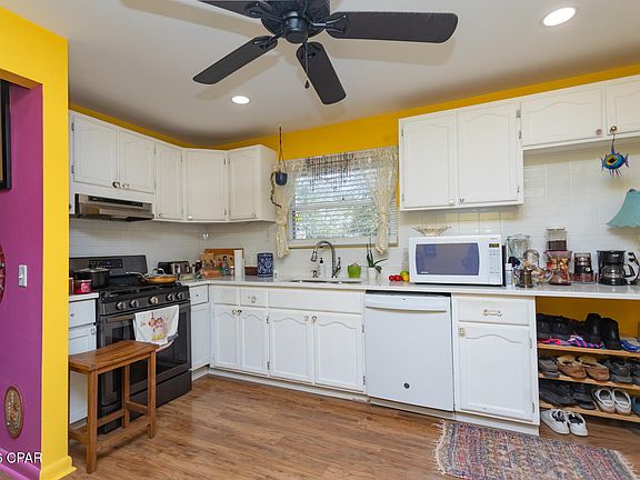 3rd image of 2511 Commander Rd