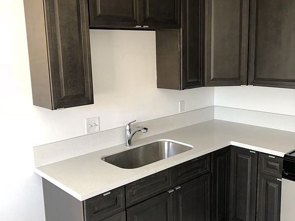 Large stainless steel undermount sink