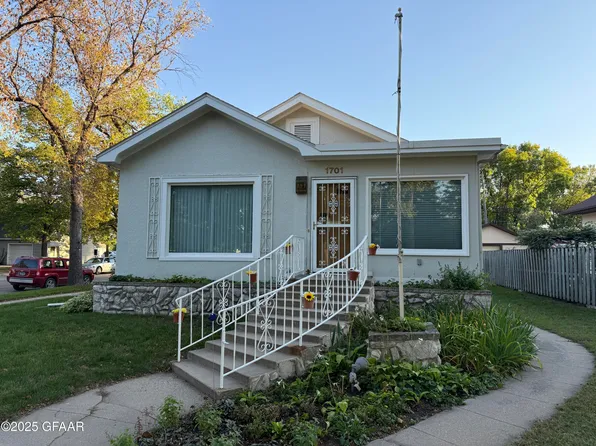 1701 University Ave, Grand Forks, ND 58203