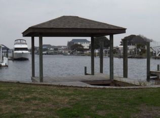 7030 7th St, Surf City, NC 28445