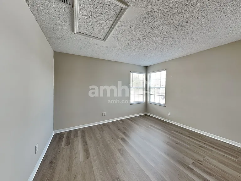 1928 Fruitridge St — Photo 24