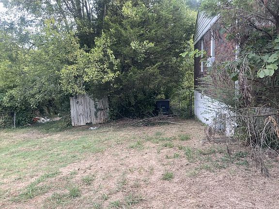 5th image of 439 Ewing Dr
