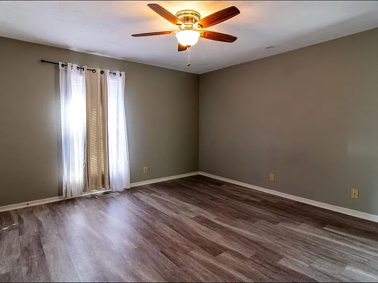 4520 Forest Hills Dr — Photo 6