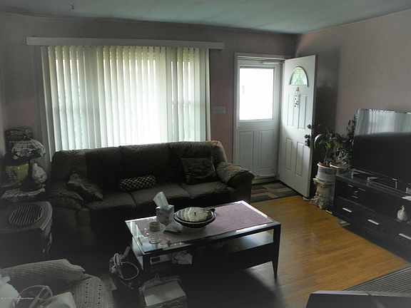4th image of 725 Phoebe St