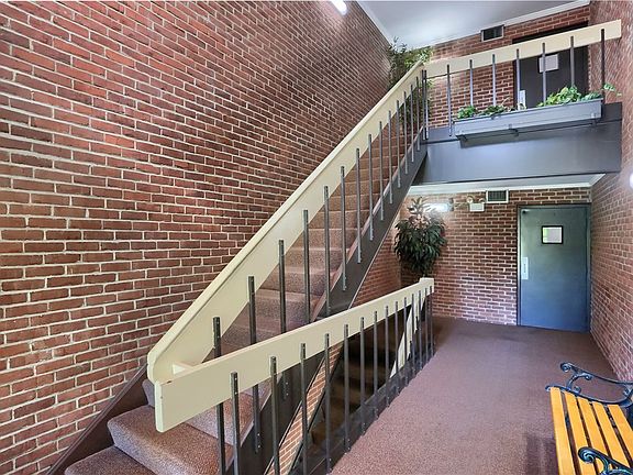 5th image of 555 Sloop Rd APT 14