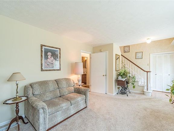 5th image of 1308 Windsor Glen Dr