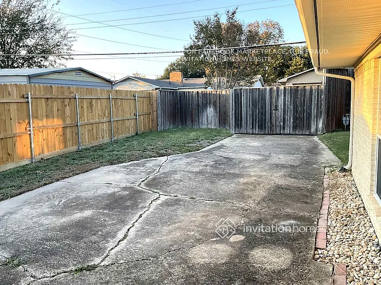 436 Lexington Ln — Photo 16