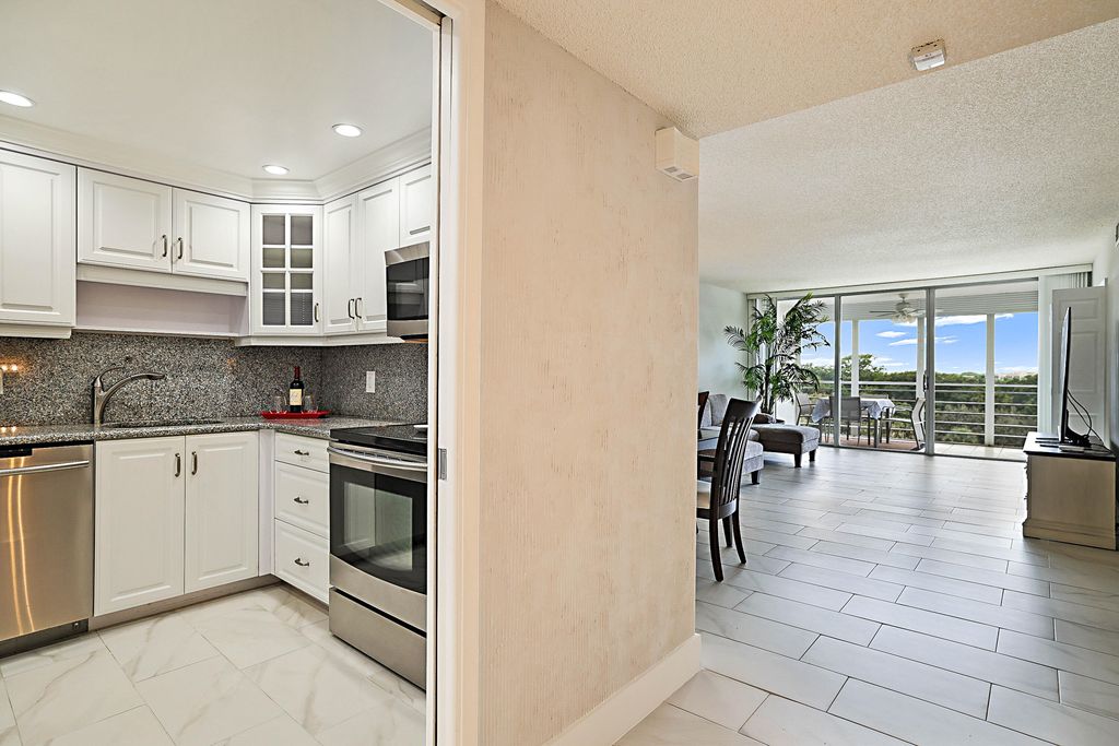 575 Oaks Lane #703, photo 5