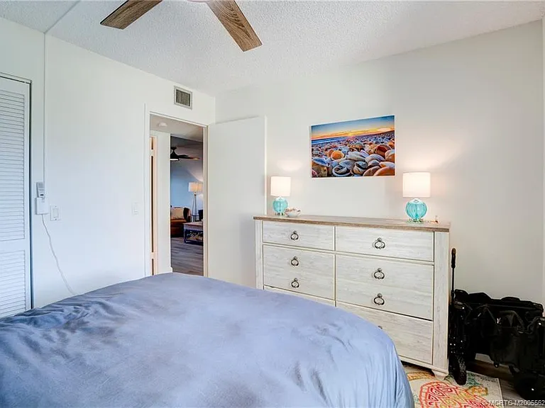 5601 NE Gulfstream Way — Photo 31