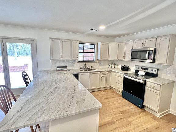 4th image of 1559 Cook Rd