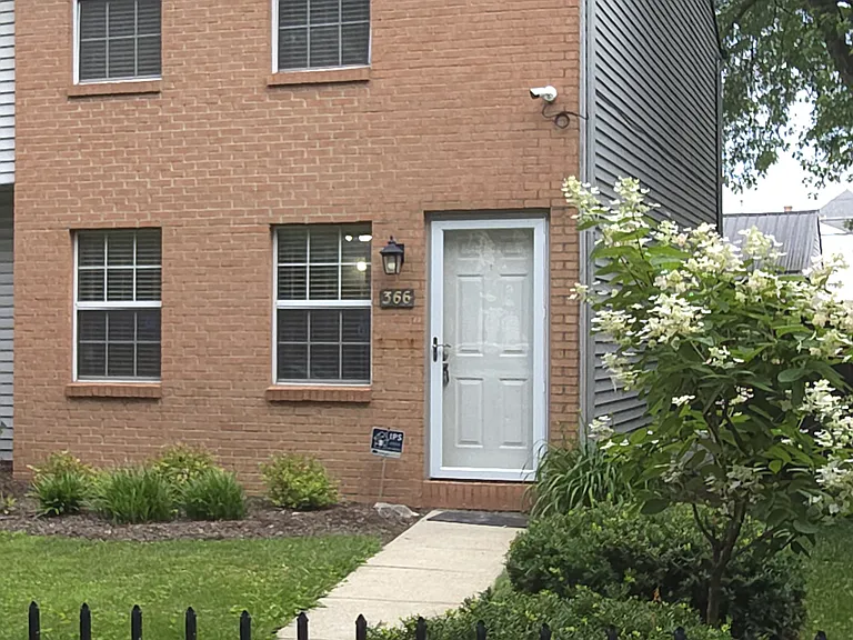 366 E Mithoff St — Photo 33