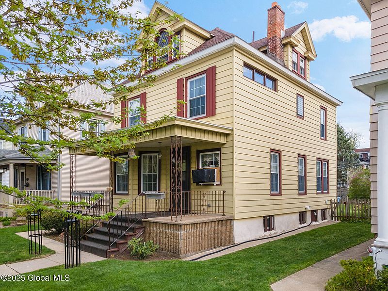 3rd image of 1124 Parkwood Boulevard