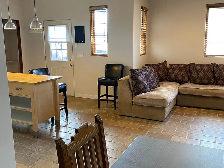 219 Richmond Dr SE #2 — Photo 9