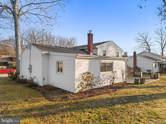 4th image of 956 Shady Ln