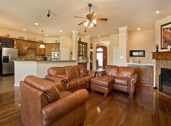 2nd image of 757 Colina Creek Ct