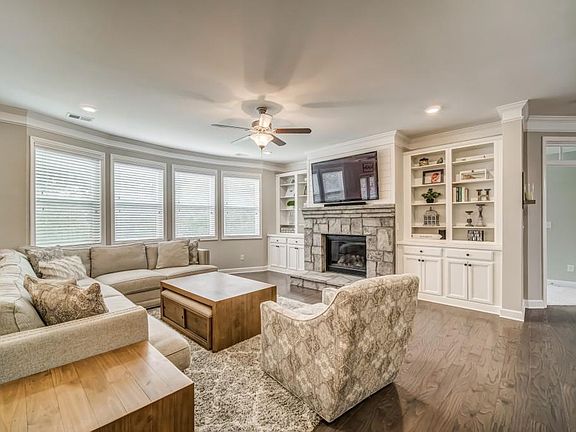 5th image of 168 Wheaten Dr