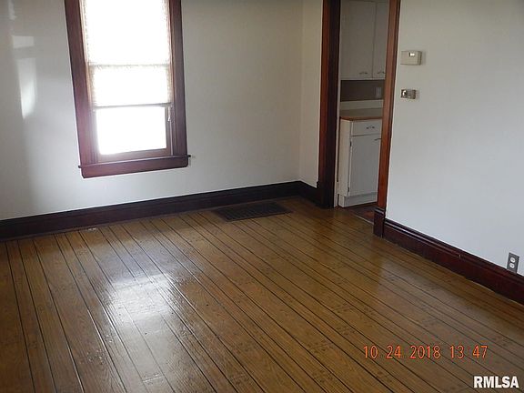 4th image of 326 S Vine St