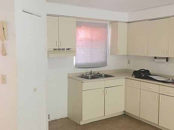 3rd image of 88 Talbot Rd W Unit 1