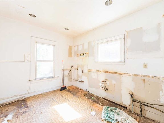 5th image of 639 Nye Ave