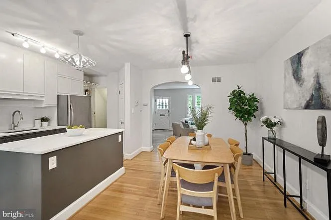 2325 Huidekoper Pl NW — Photo 8