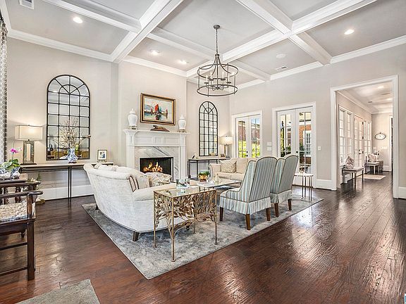 5th image of 4359 Village Green Cir