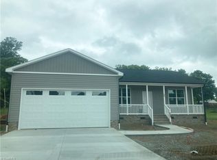 180 Tesh St, Lexington, NC 27295