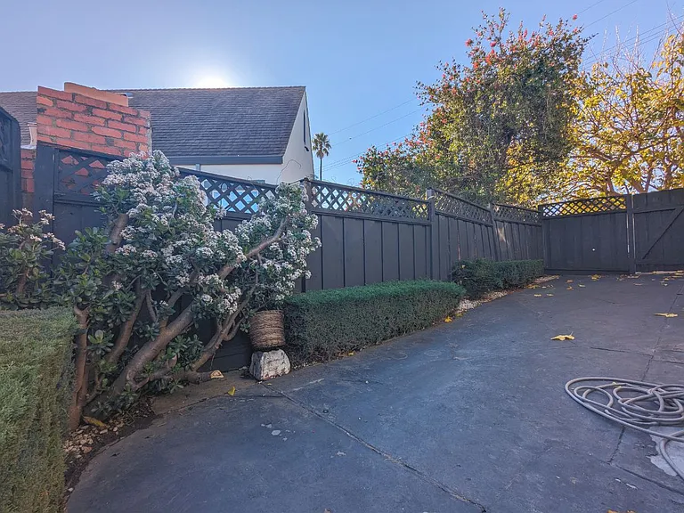 4736 Meldon Ave — Photo 15
