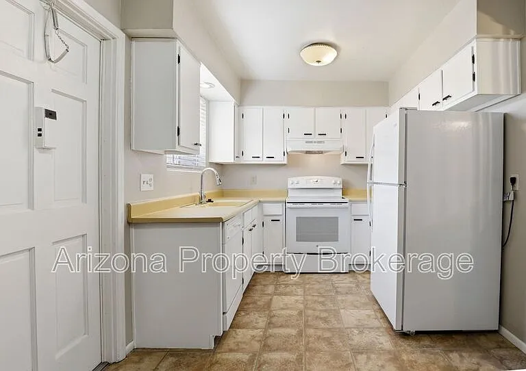 3934 E Piccadilly Rd #9 — Photo 4