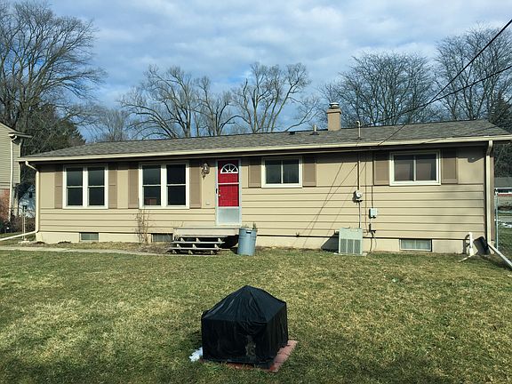 3rd image of 2446 Grant Dr