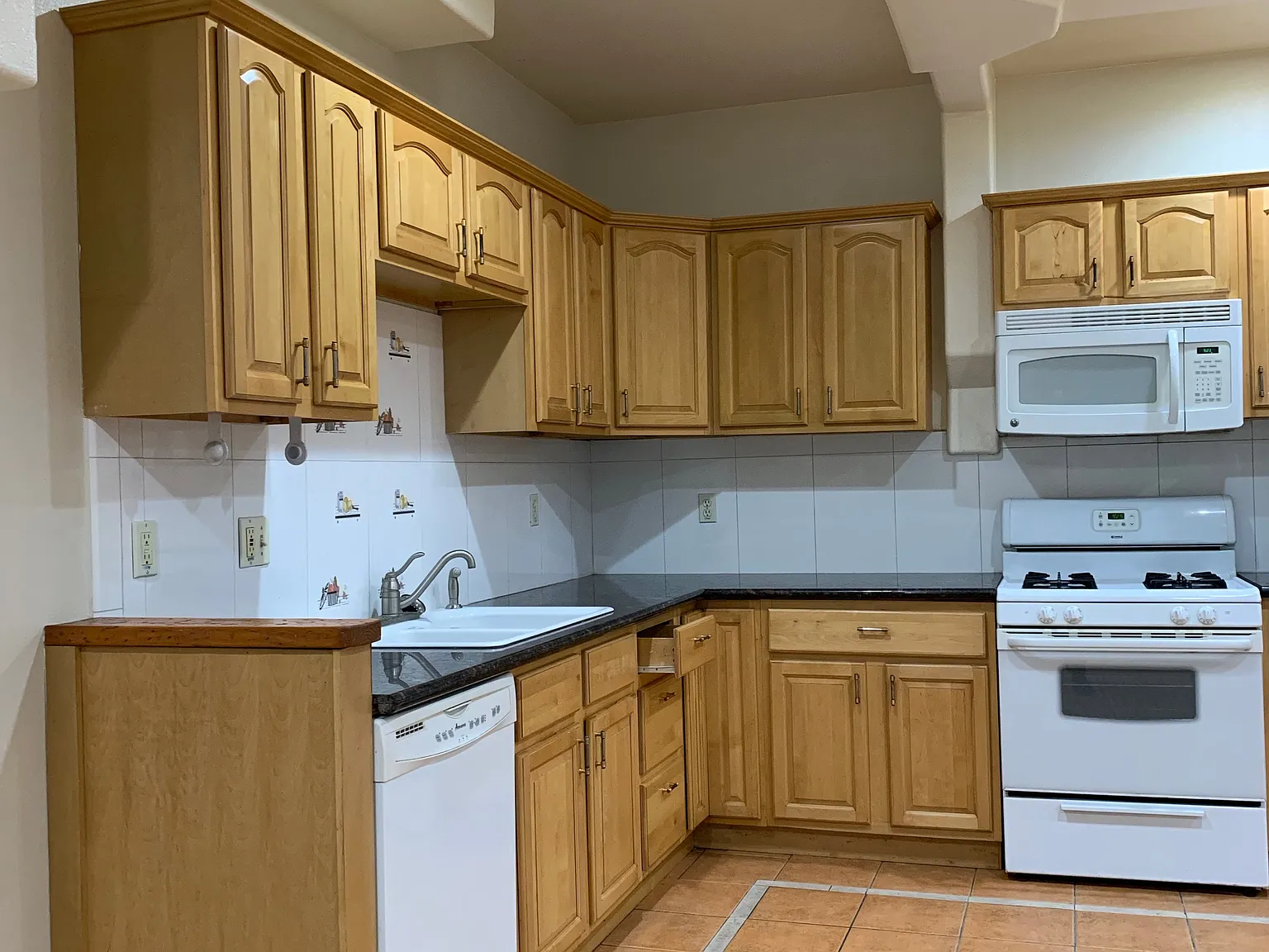 2 bed, 1300 sqft, $3,160 — Photo 3