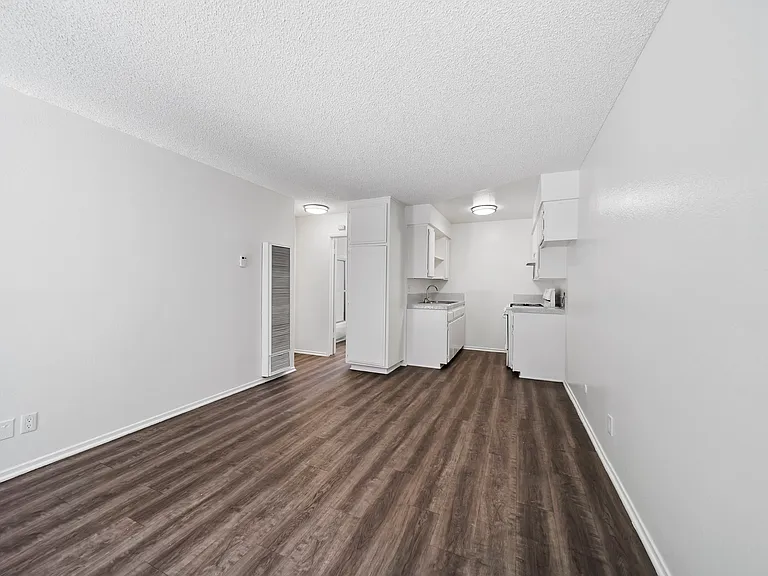 Cedar Apartments — Photo 13
