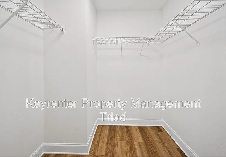 1153 Hawick Dr — Photo 37