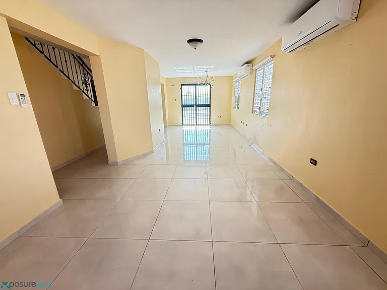 823 Los Paseos — Photo 3