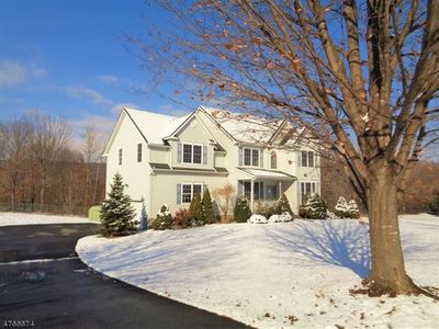8 Cliffside Dr, Stewartsville, NJ, 08886
