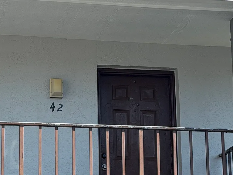 4214 Desoto Ave #42 — Photo 1