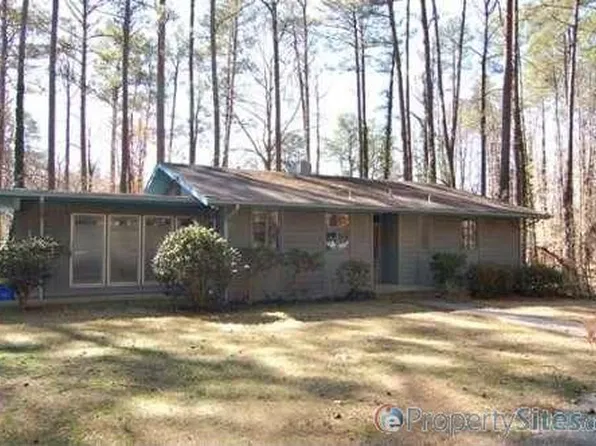 425 Brookside Dr, Chapel Hill, NC 27516