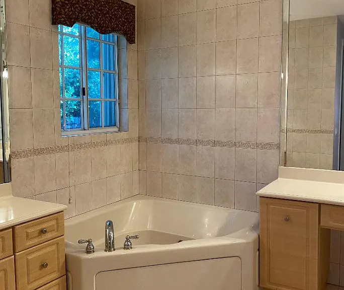jacuzzi master bathroom