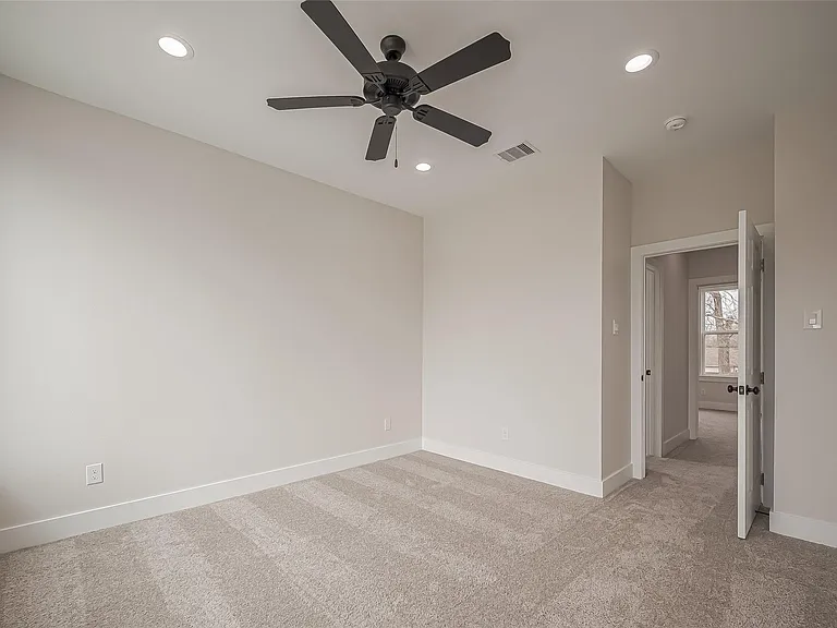 918 Saint Clair St #B — Photo 27